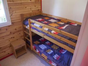 a bedroom with two bunk beds in a room at Chalet avec terrasse - 4 pers. - API-1-52-2108 in Naucelle +21 photos