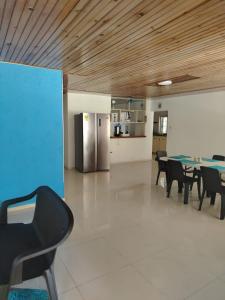 a room with a table and chairs and a kitchen at Hostal Dream House in San Andrés