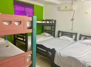 two bunk beds in a room with green at Finca # 20 - Arjona in Turbaco +25 photos