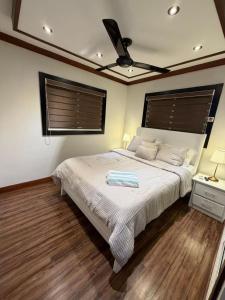 a bedroom with a bed with a ceiling fan at Millenium Star in Mendoza