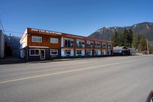 a large building on the side of a road at Inn The Mountains, an Ascend Collection Hotel in Hope