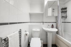 a white bathroom with a toilet and a sink at Stylish 3Bed, in Hemel Hempstead by ARP Homes, Free Parking, Perfect for Contractors in Leverstock Green +42 photos