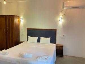 a bedroom with a bed with two towels on it at Surf Gangs Arugambay in Arugam Bay +85 photos