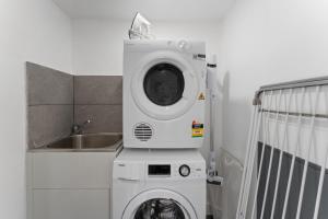 a washing machine and a sink in a room at The Beachside Gathering in Anna Bay