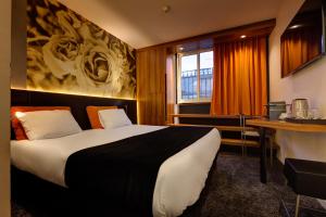 Postel nebo postele na pokoji v ubytování Hôtel Elixir