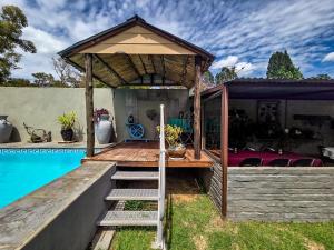 a gazebo next to a swimming pool at Die Suidwester Gastehuis in Parys