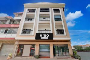 a building with a hotel sign on it at Hotel O Tehsil Chowk Doon Hospital Formerly Hotel Comfort in Dehradun +36 photos