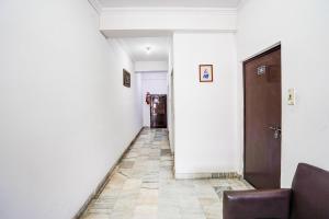 a hallway with a couch and a door at Super Hotel O Tyagi Road Near Prince Chowk Formerly Hotel Prabhu in Dehradun