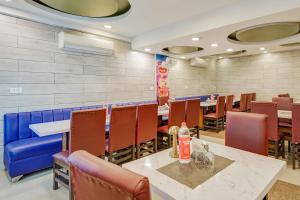 a dining room with a table and chairs at Collection O Rispana Pul Dehradun Formerly Hotel Square 1 in Clement Town
