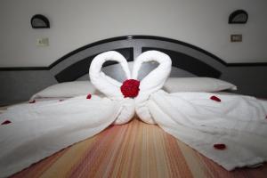 Postel nebo postele na pokoji v ubytování Hotel Lugano