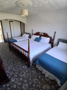 two beds in a hotel room with at The Shamrock B&B - Inis Oírr, Aran Islands in Inisheer