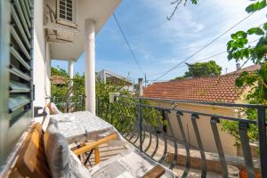 a balcony of a house with a fence at Nikola studio in Božava