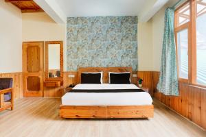 a bedroom with a bed in a room at Hotel O Model Town Road in Manāli