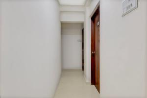 an empty corridor with a door in a room at Super Townhouse Pimple Nilakh Pune in Dāpuri