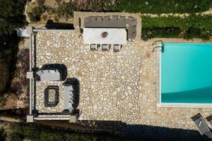 an overhead view of a swimming pool next to a house at Villa Iliablue in Vrachonisída Petrokáravo