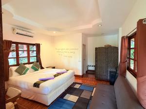 a bedroom with a bed in a room at Samma Karuna Beach & Wellness Resort - Intoxicants free in Srithanu