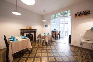 Restaurace v ubytování Bed in Girona