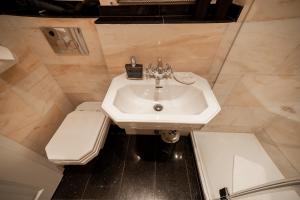 a bathroom with a sink and a toilet at Deichblick in List