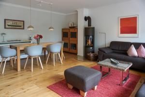 a living room with a couch and a table at Iikhoarn in List