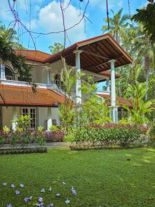 a house with a garden in front of it at The Villa Green Inn in Negombo