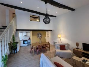 a living room with a table and a couch at T4 proche centre et stade de Rugby in Perpignan