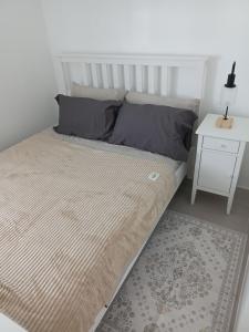 a bed in a room with a nightstand and a bed sidx sidx at Casa Joseph in Aga