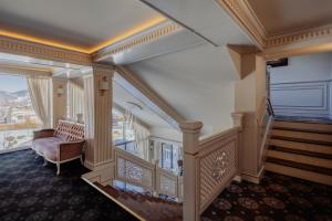 a living room with a staircase and a couch at Grădina Mariajelor Hotel in Câmpulung Moldovenesc
