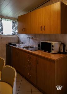 a kitchen with a microwave and a sink at Domek 57m2 - max 5 osób - NR4 in Ciężkowice