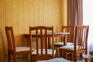 a dining room table and four chairs and a table at Domek 57m2 - max 5 osób - NR4 in Ciężkowice