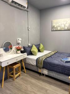 a bedroom with a bed and a table with a mirror at Y&D Hostel in Bangkok +45 photos