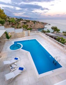 an image of a swimming pool in a villa at Villa Ariadne in Achlia