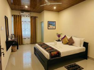 a bedroom with a large bed in a room at Aqua Hotel Yala in Yala +34 photos