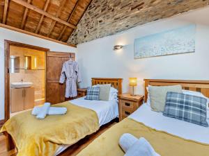 a bedroom with two beds and a sink at 2 Bed in Launceston oc-95236 in Saint Giles on the Heath