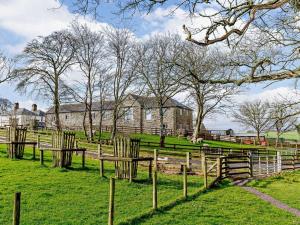 a field with a fence and trees and a building at 2 Bed in Launceston oc-95236 in Saint Giles on the Heath