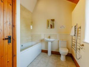 a bathroom with a sink and a toilet and a bath tub at 3 Bed in Launceston oc-88858 in Saint Giles on the Heath +16 photos