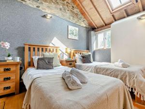 two beds in a room with two windows at 2 Bed in Launceston oc-92551 in Saint Giles on the Heath