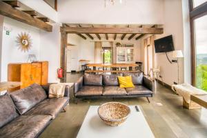 a living room with a couch and a table at Espectacular casa rural en el corazón del Baztán in Ziga