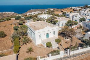 an aerial view of a white house with the ocean in the background at Captain's Mansion Exampela in Apollonia