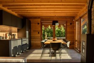 a kitchen and dining room with a table and chairs at Chalet Les Cimes - Sauna - Jacuzzi in Gérardmer
