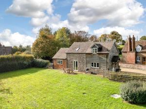 an old stone house with a grass yard at 2 Bed in Ludlow oc-83363 in Hopton Cangeford
