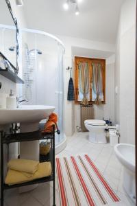 a bathroom with a sink and a shower and a toilet at Casa Vacanze Le Piagge di Scappini Simona in Montelupo Fiorentino +34 photos
