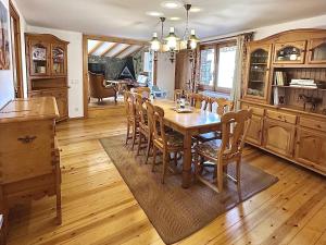 a dining room with a wooden table and chairs at Cal Grit casa de muntanya a Pont de Bar in Bar