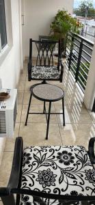 a patio with two chairs and a table on a balcony at Hostal Rio Piedra in Estelí