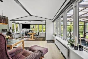 a living room with windows and a dining room at S722-Stroby-Ladeplads-Svalemosevej-36 in Strøby Ladeplads