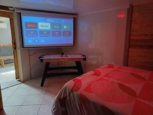 TV i/ili multimedijalni sistem u objektu aud eau maillet 2 gites spa sauna
