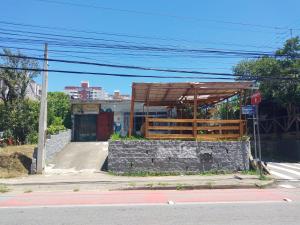a building on the side of a street with a roof at Hostel Pantanal Em Florianópolis in Florianópolis
