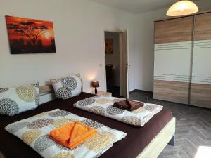 two beds in a room with at Ferienwohnung Berthold WG 6 in Blankenburg