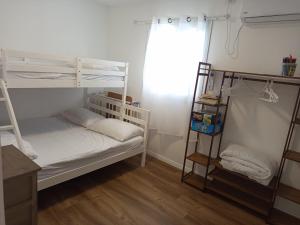 a bedroom with two bunk beds and a window at בקתה 512- אירוח בדרום הגולן in Giv'at Yo'av