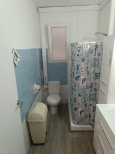a bathroom with a toilet and a shower curtain at Mediterraneo in Vinarós +9 photos
