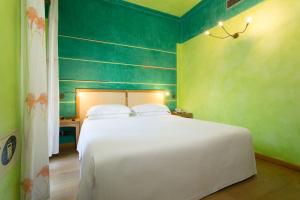 Llit o llits en una habitació de Appartamenti Porta Nuova 80
